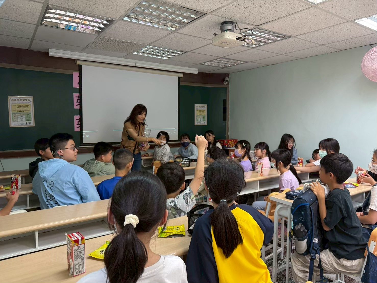 國小班教室上課情形